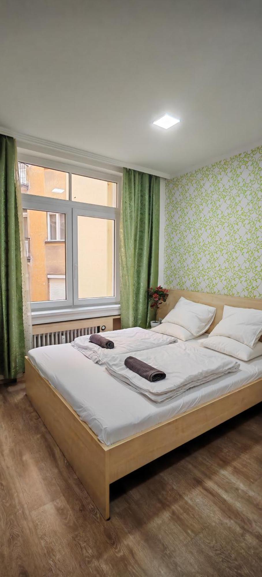 Seasons Design Rooms Budapest Exteriör bild
